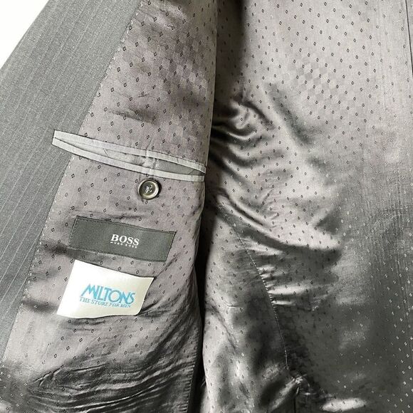 HUGO BOSS Suit Jacket Mens 44R 2-Button Gray Pinstripe Virgin Wool Super 100 - Picture 9 of 11